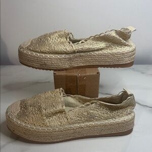 Chic Gold Espadrille Flats